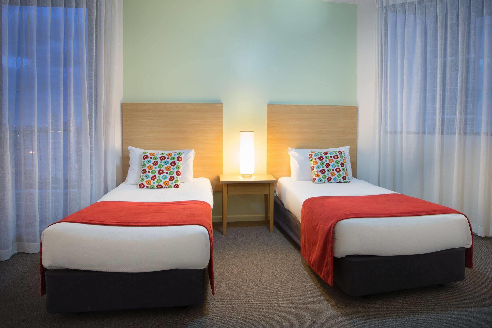 Sandy Point Beach Resort Гоулд Коуст Екстериор снимка